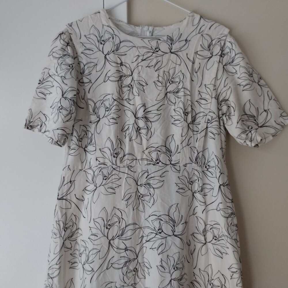 Amish Mennonite Cape Dress 39"B 34"W White Black Floral Linen-Like
